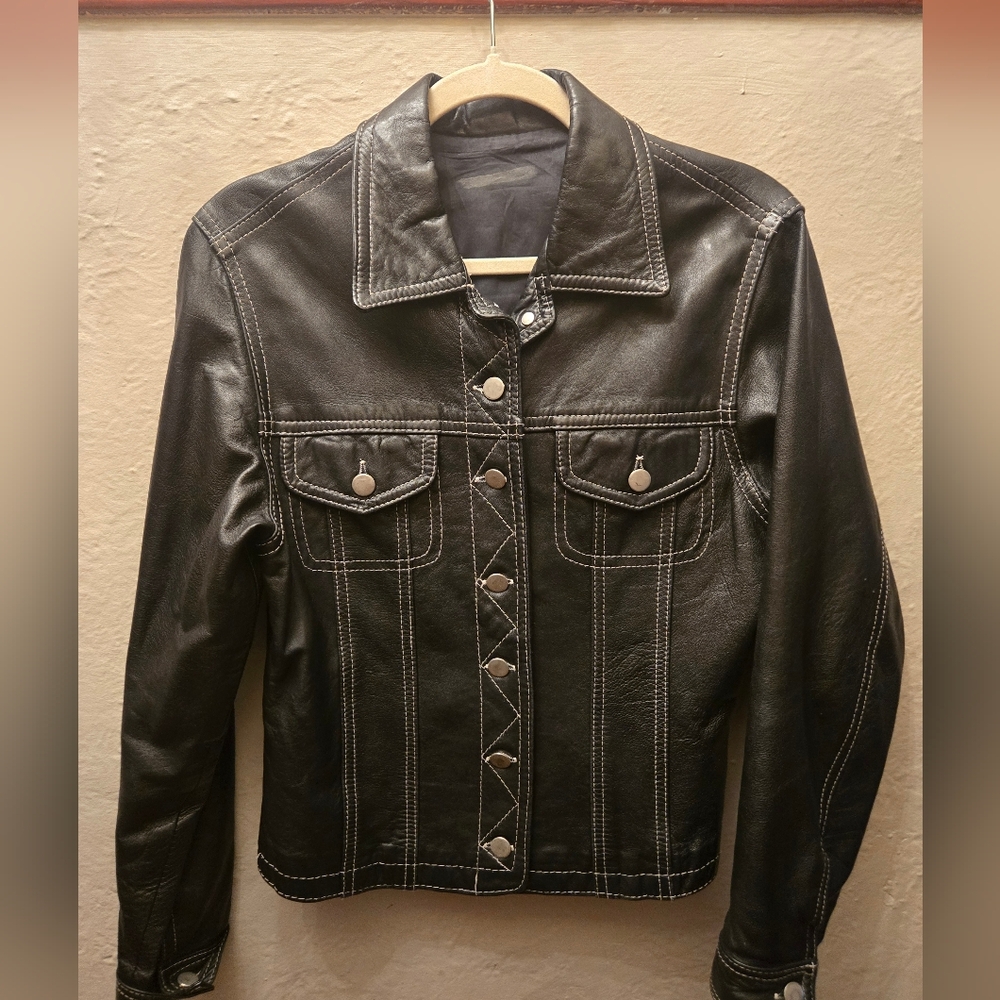 Vintage Black Leather Trucker Jacket | Cropped| Contrast Stitching